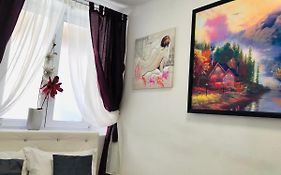 Central Petit Room